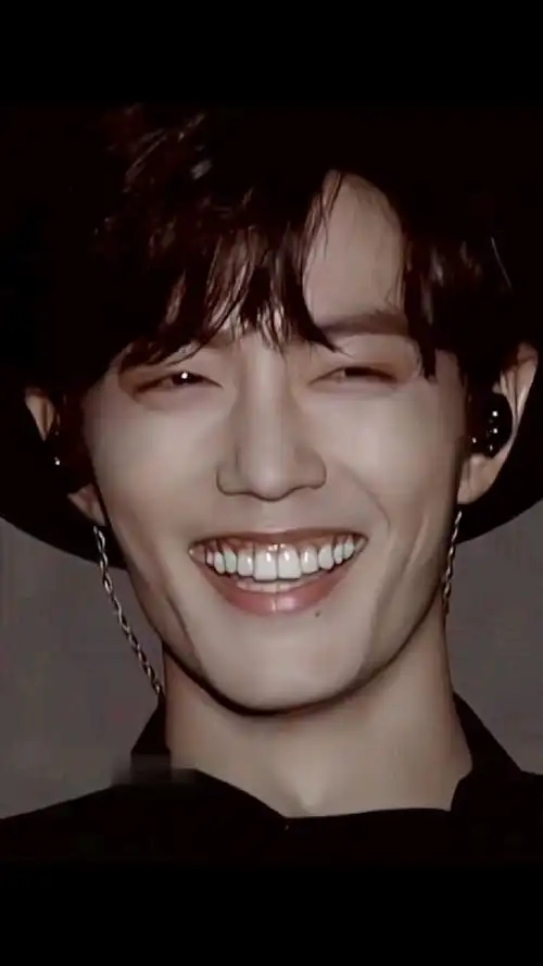 就是因为肖战这个笑容,彻底沦陷了