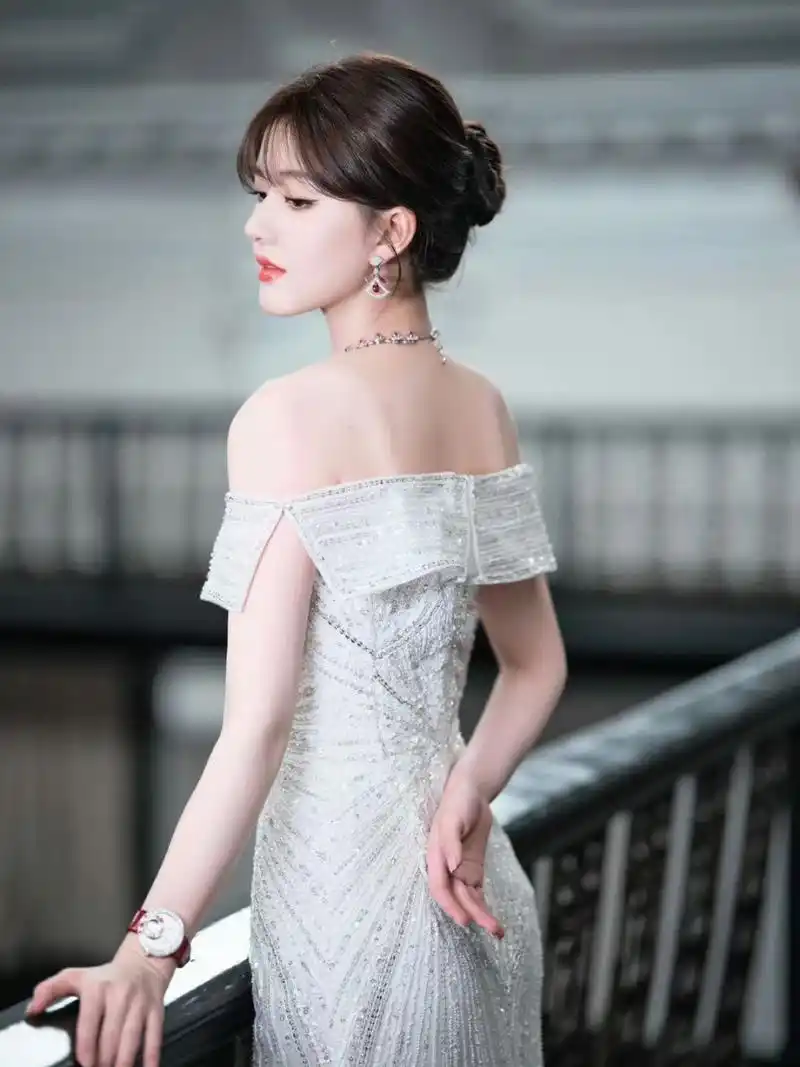 现今最热门影视剧女演员——赵露思 性感写真图7815