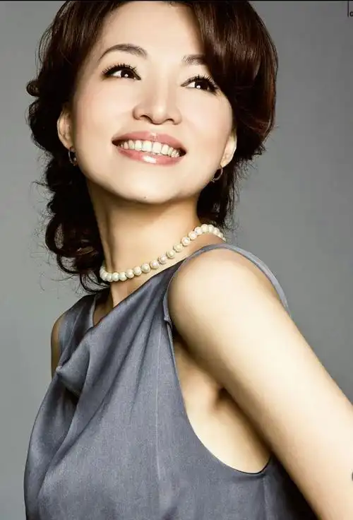 董卿:名副其实的央视一姐主持人