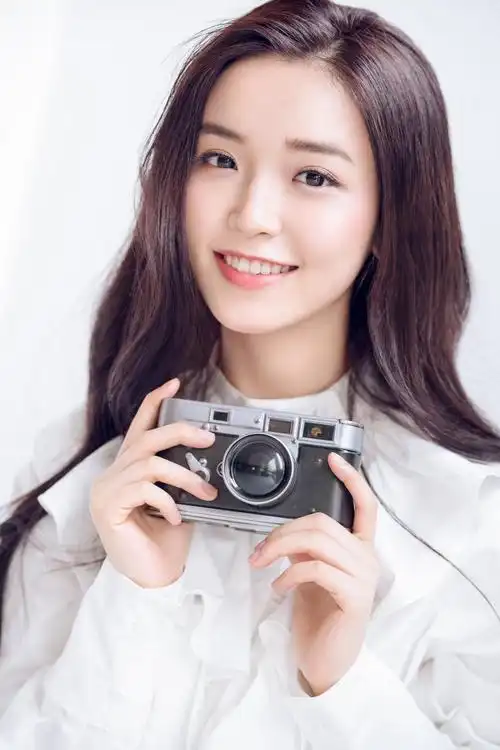 而在生活中,金雯昕也是一个十足的超级吃货,自己表示和剧中女主一样