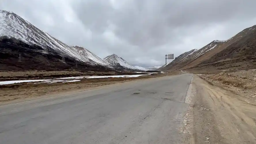 负重200斤骑行西藏新疆挑战800公里无人区第一人