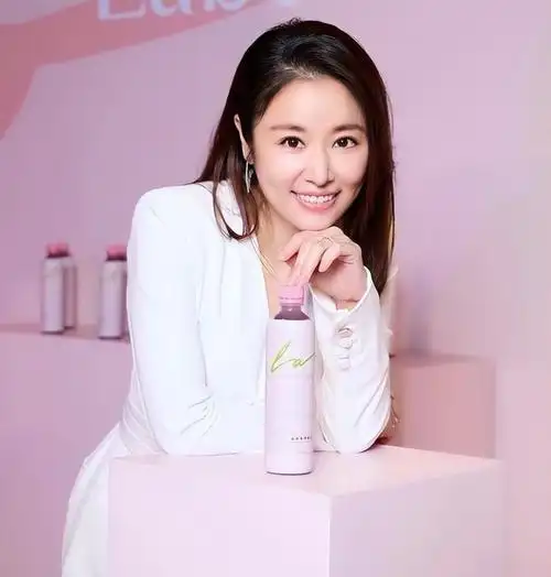 7月26日,老友林心如和许光汉为某养生茶做代言,他们一同出席活动被问