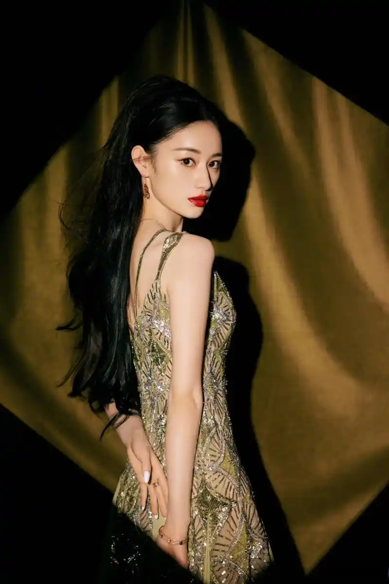 郭晓婷长得好看,身材还很好,虽然她很少拍这种照片,但是真的好好看!