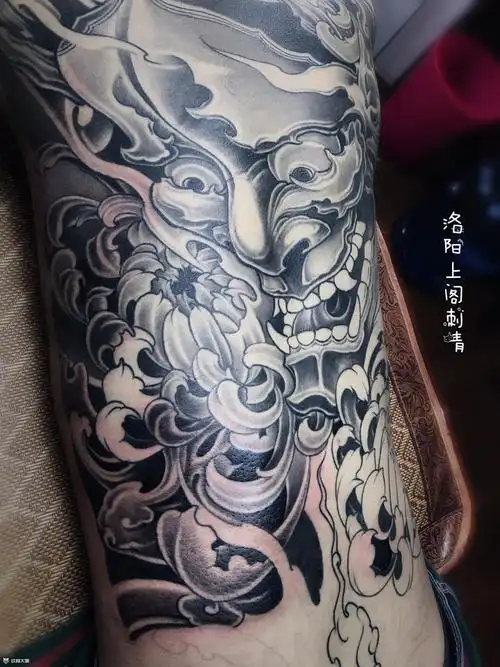 谁说瘦人纹满背不好看