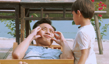 刘烨帅哥孩子搞笑gif动图_动态图_表情包下载_soogif