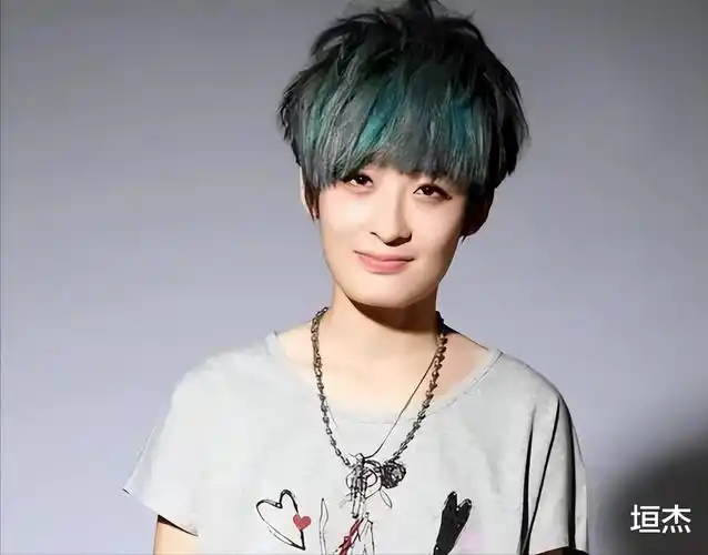 2009年的《快乐女声》里,曾轶可是最有争议的一个.