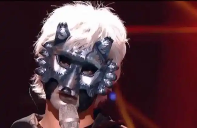 《蒙面歌王》是一档音乐类节目,主打歌手之间摒弃外在条件后纯歌声的