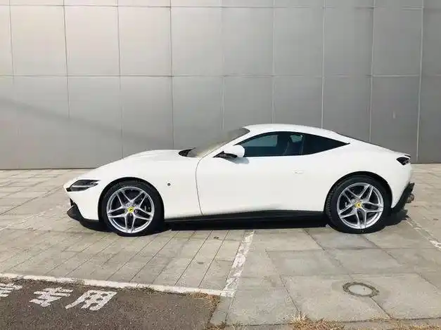 法拉利roma白色外观现车265万含豪车税