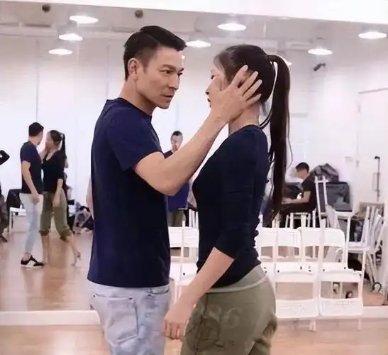 回顾赖文慧一直为刘德华伴舞称得上红颜知己如今41岁仍未婚