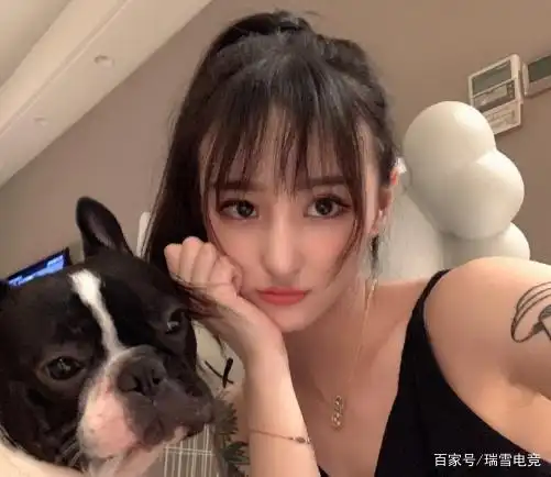 uzi女友晒照,和uzi越长越像了?婷婷最后的倔强:本来脸就胖