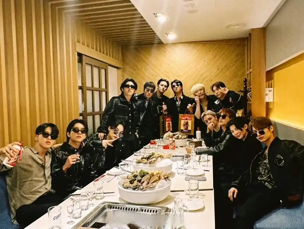 seventeen成员们聚餐照片96 从大佬到小迷糊只需要几瓶97