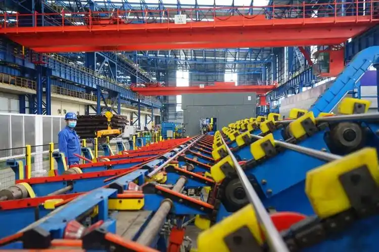 工业稳增长钢花飞舞石化扬帆传统工业转型升级稳健前行