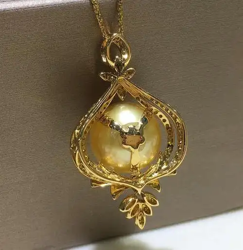 南洋金珍珠吊坠特惠大气精致镶嵌款18k金镶嵌钻石44粒0201ct1314mm