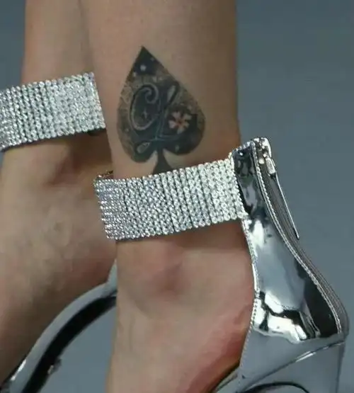 "谋女郎"因为一个纹身被骂,想不到黑桃还有这个故事