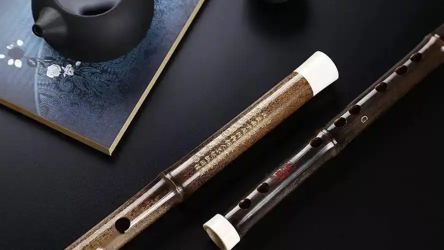 这首《云门夜雨》由著名竹笛演奏家谭宝硕创作演奏.