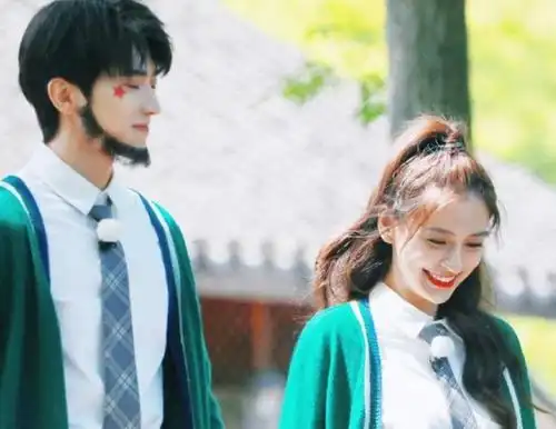 杨颖亲自下场拉cp,蔡徐坤粉丝喊话黄晓明:能不能管好她!