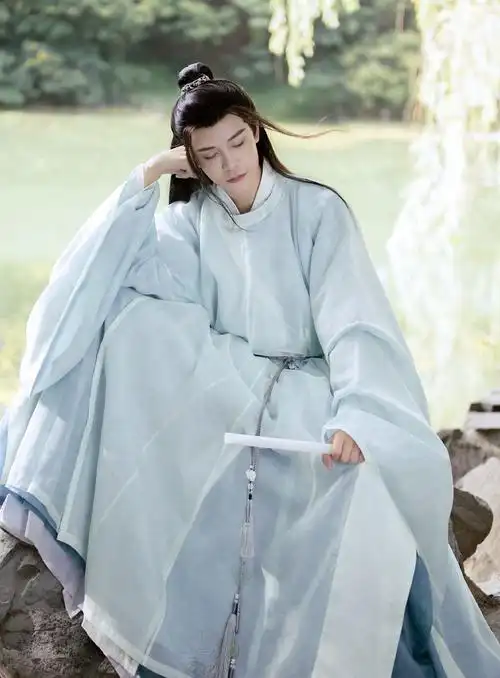 马雪阳翩翩公子古装写真图片