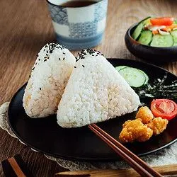 正大食品cp金枪鱼辣白菜饭团100g