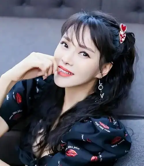 56岁伊能静自述:不再拍戏,因角色难觅,年事已高|演员|女儿_网易订阅