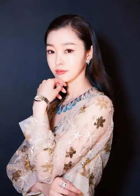 白敬亭宋轶恋情再起波澜,公开恋情成救命稻草?_关系_质疑_公众