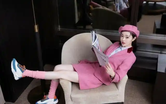 被宋轶的空姐造型惊艳了粉色职业装减龄又知性郭麒麟快来