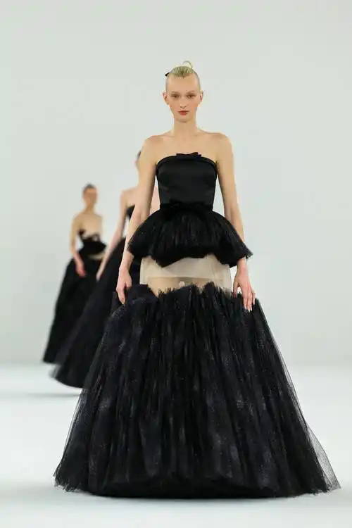 巴黎高级定制周——viktor&rolf品牌时装秀_新华社_法国巴黎_新品