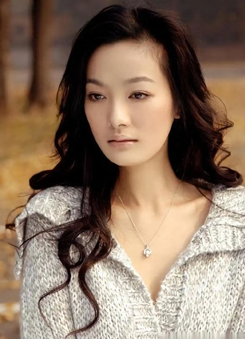 被前妻控诉家暴,直播带货卖假酒,48岁的于震如今二婚却被当成宝