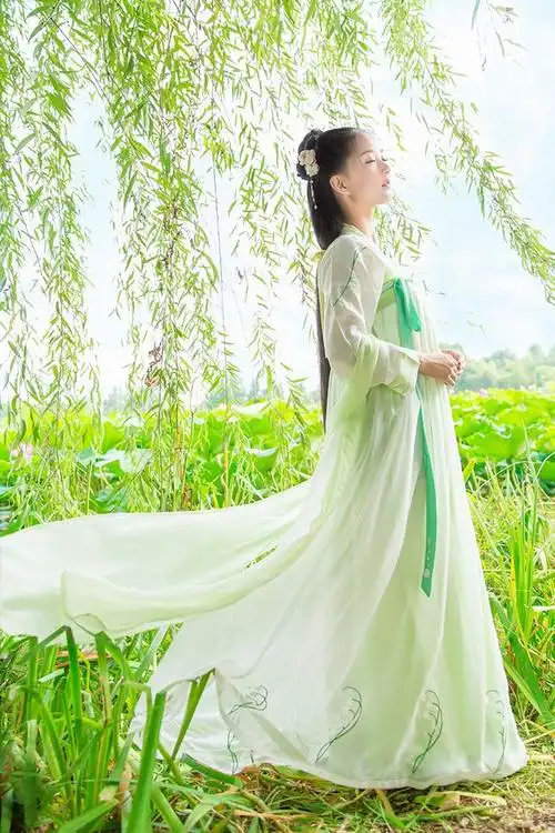 重回汉唐 铃兰曲 原创设计日常汉服女装绣花齐胸襦裙套装春秋款-淘宝