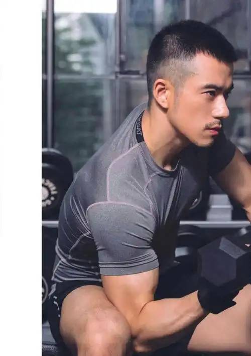 帅气男模写真,满足你的视觉