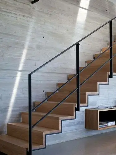 简约钢结构楼梯