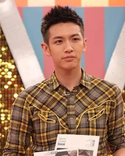 柯震东齐刘海碎发发型怎么弄