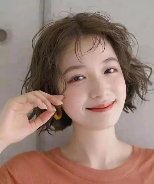 头发细软少的短发图片(发量少又细软适合什么发型)