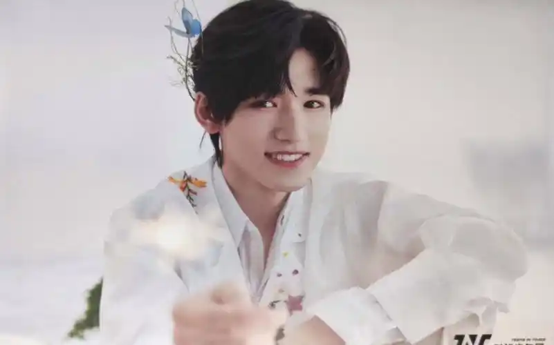 77开箱(宋亚轩2023年台历)