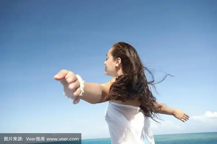 年轻的女人,风吹过她的头发