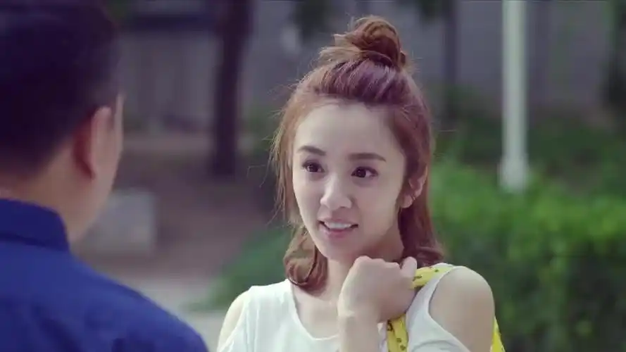 我的体育老师王小米说了半天谁知女孩的父亲就在对面坐着