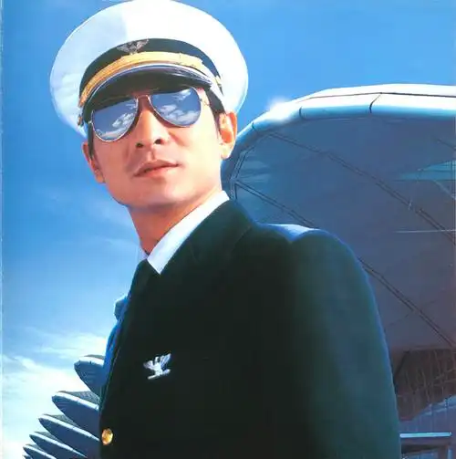 请问一下这张刘德华军装照片什么时候拍的谢谢啦