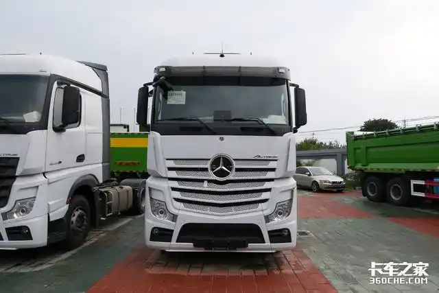 史上最强气场,510马力,8气囊悬挂,实拍奔驰阿克托斯牵引车