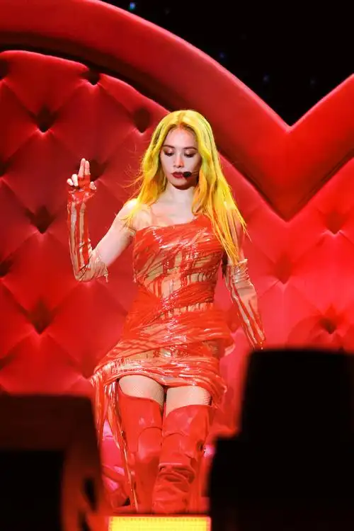 it red7715在红色炽热的光海里纵情献吻图禁二传6015#蔡依林