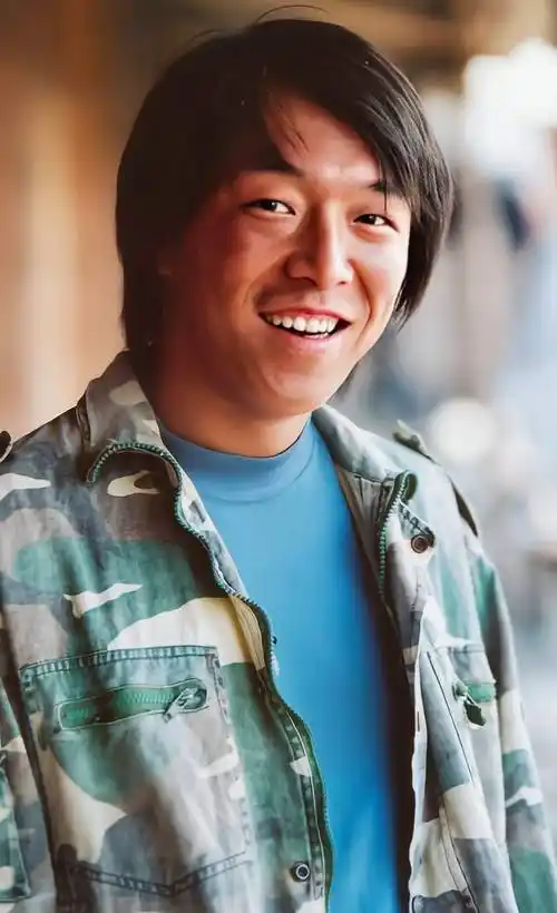 黄渤又进入了北京电影学院高职班学习,转型成为了一名演员黄渤1974年