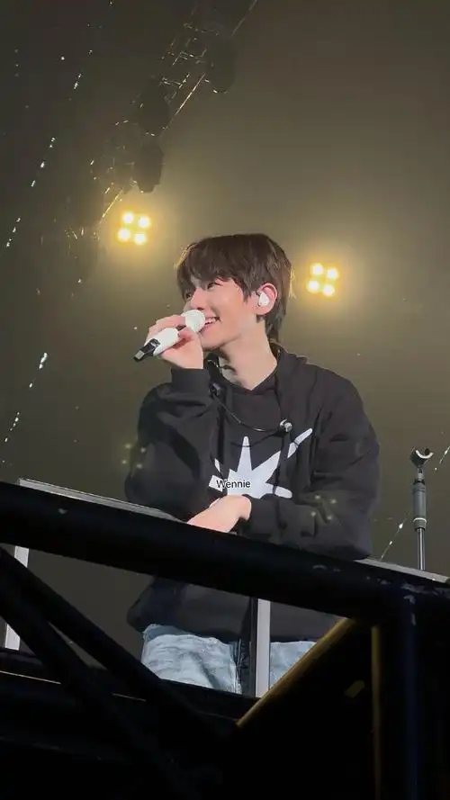 边伯贤超话#边伯贤亚洲巡演#  分享一些今晚收的神图99