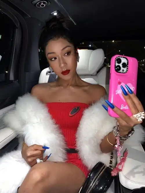 无论是舞台造型还是生活中,每一套都不会出错,你给吉克隽逸的私服打几