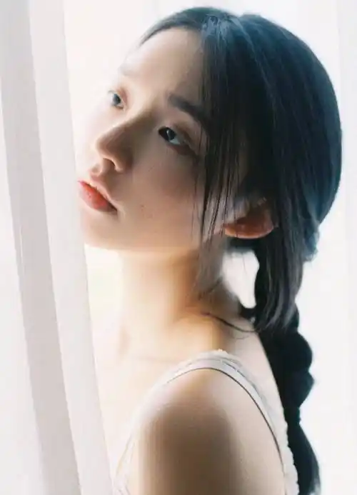 林允夏日清凉白开水清纯少女造型_皮肤_照片_白色