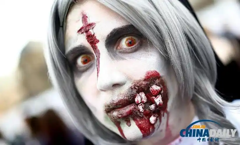 德国"僵尸"大游行 看谁的造型更恐怖?