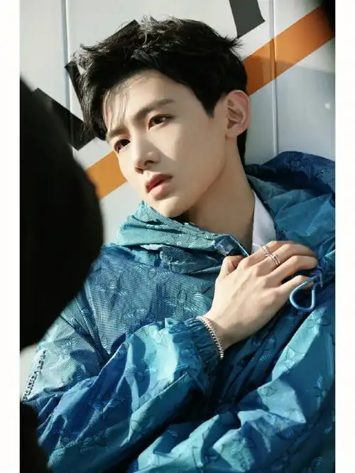 白敬亭高清壁纸