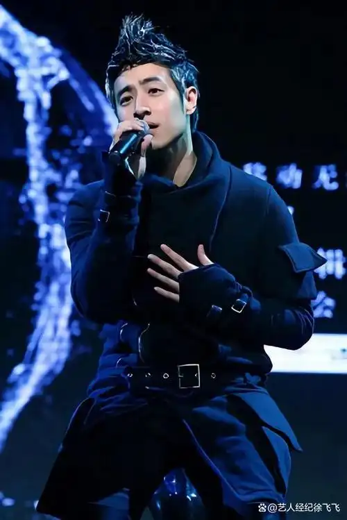 潘玮柏(wilber pan),1980年8月6日出生于美国西弗吉尼亚州,祖籍中国