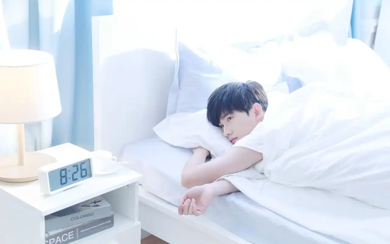 高冷魅力杨洋壁纸_深深吸引你的杨洋