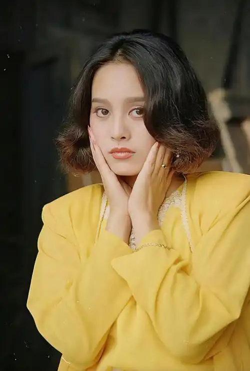 回顾宁静和姜文传绯闻25岁嫁给美国前夫50岁依旧我行我素