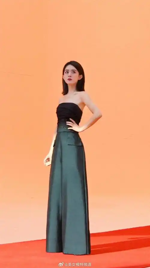 赵丽颖短发红唇