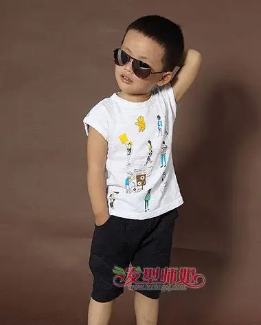 发型设计 儿童发型 >> 三岁小男孩凉快发型 三岁男童飞机头发型(2)