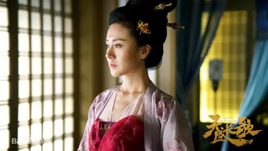 26岁成为董事长(出道三年演了十部戏,却都是边缘配